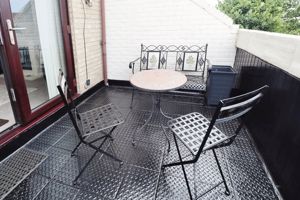 Osbornes Court- click for photo gallery
